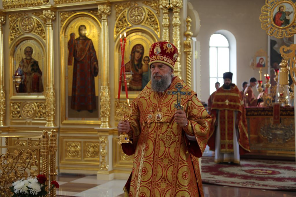 Высокопреосвященнейший Зиновий, митрополит Саранский и Мордовский, совершил Божественную Литургию в Казанском храме