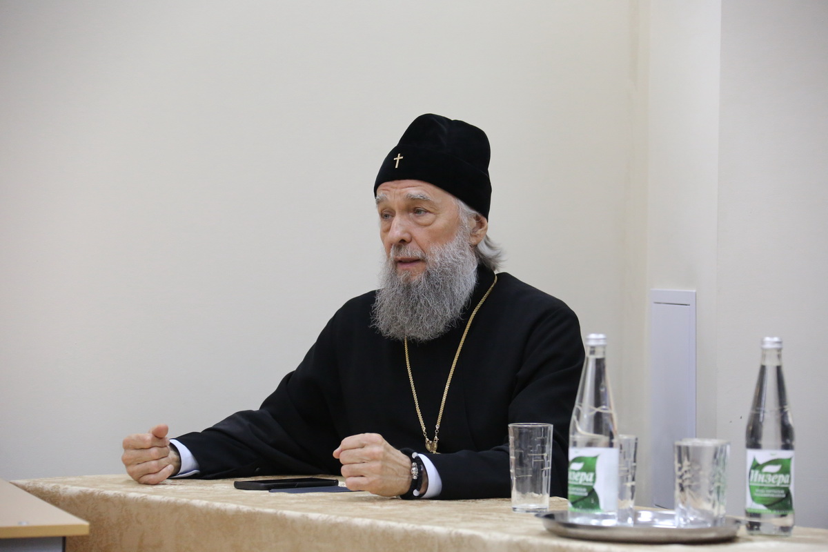 Встреча Высокопреосвященнейшего Владыки Зиновия с молодежью