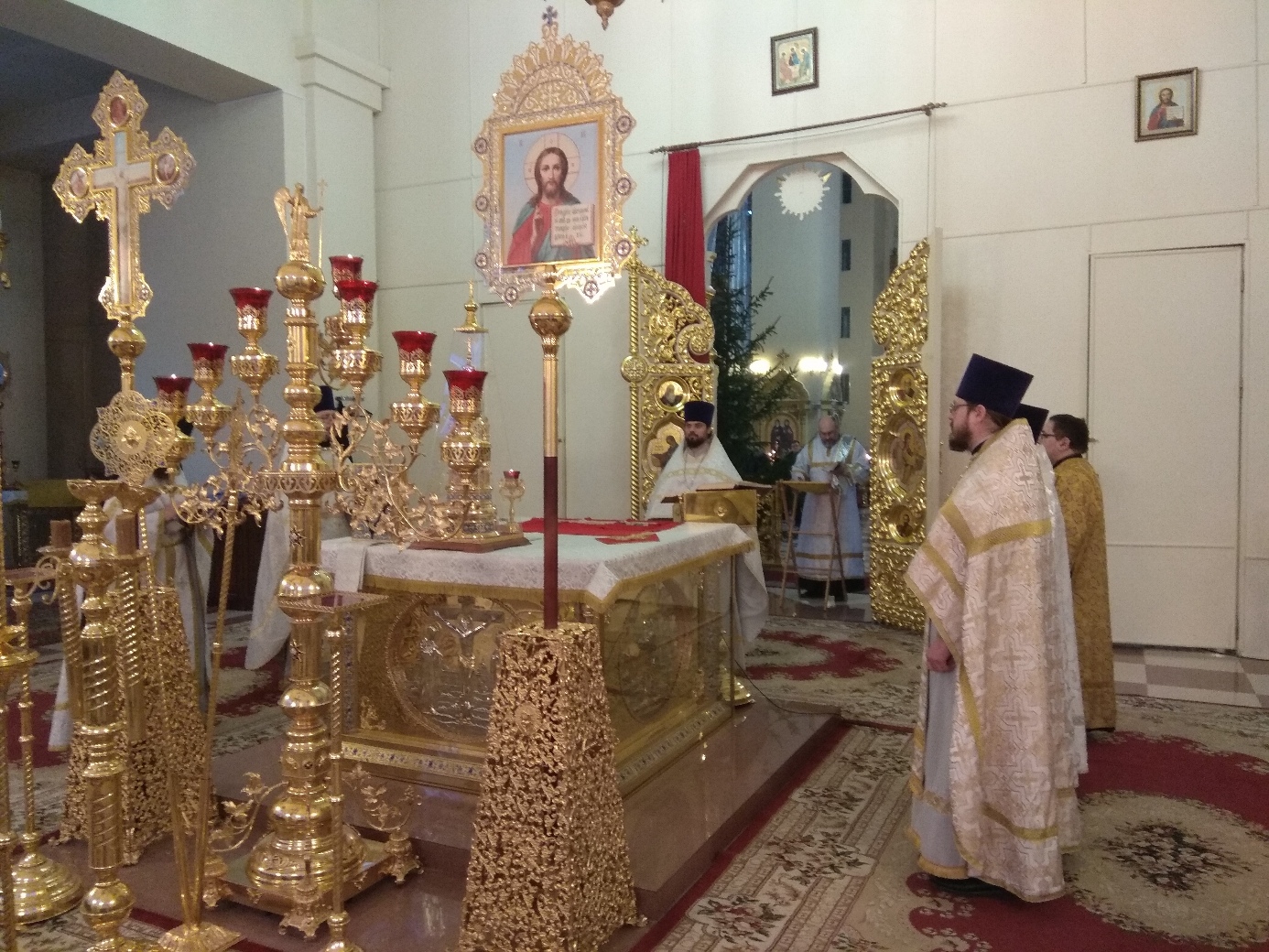 Божественная литургия в Архиерейском подворье храма Казанской иконы Божией Матери