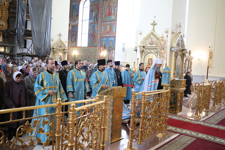 Божественная литургия в храме Казанской иконы Божией Матери