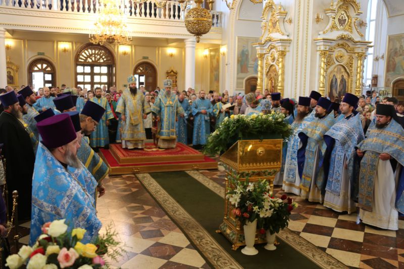 В Свято-Феодоровском кафедральном соборе торжественно встретили Курскую Коренную икону Божией Матери 
