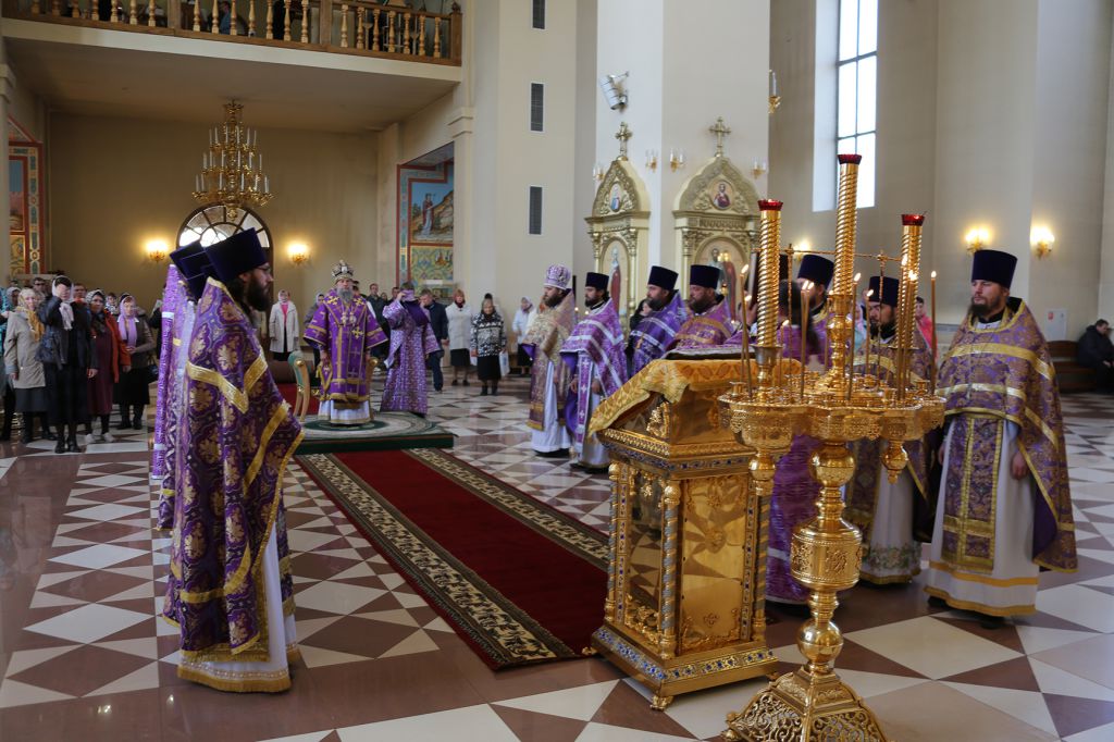 Высокопреосвященнейший Зиновий, митрополит Саранский и Мордовский, совершил Божественную литургию в храме Казанской иконы Божией Матери