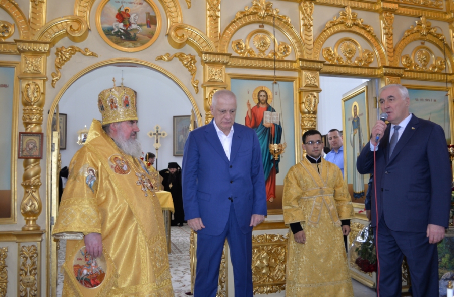 Соборное архиерейское богослужение в день памяти апостолов Петра и Павла в Свято-Георгиевском кафедральном соборе