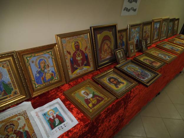Выставка икон вышитые бисером «Наши святые»